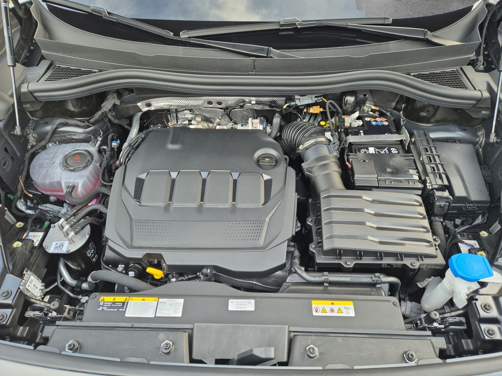 Fahrzeugabbildung Volkswagen Tayron 2.0 TDI 4M R-Line AHK PANO IQ-LED NAVI