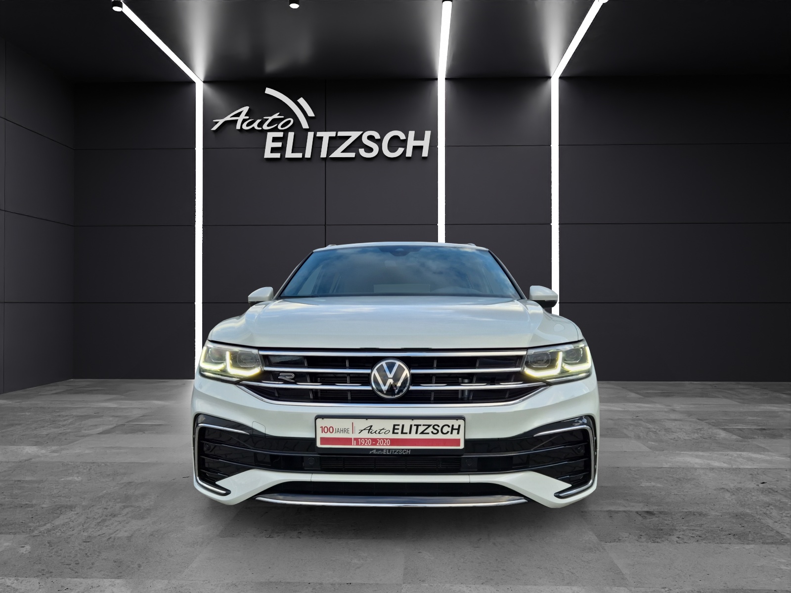Fahrzeugabbildung Volkswagen Tiguan TDI R-Line DSG 4M MATRIX ACC AID PANO NAVI PDC SHZ