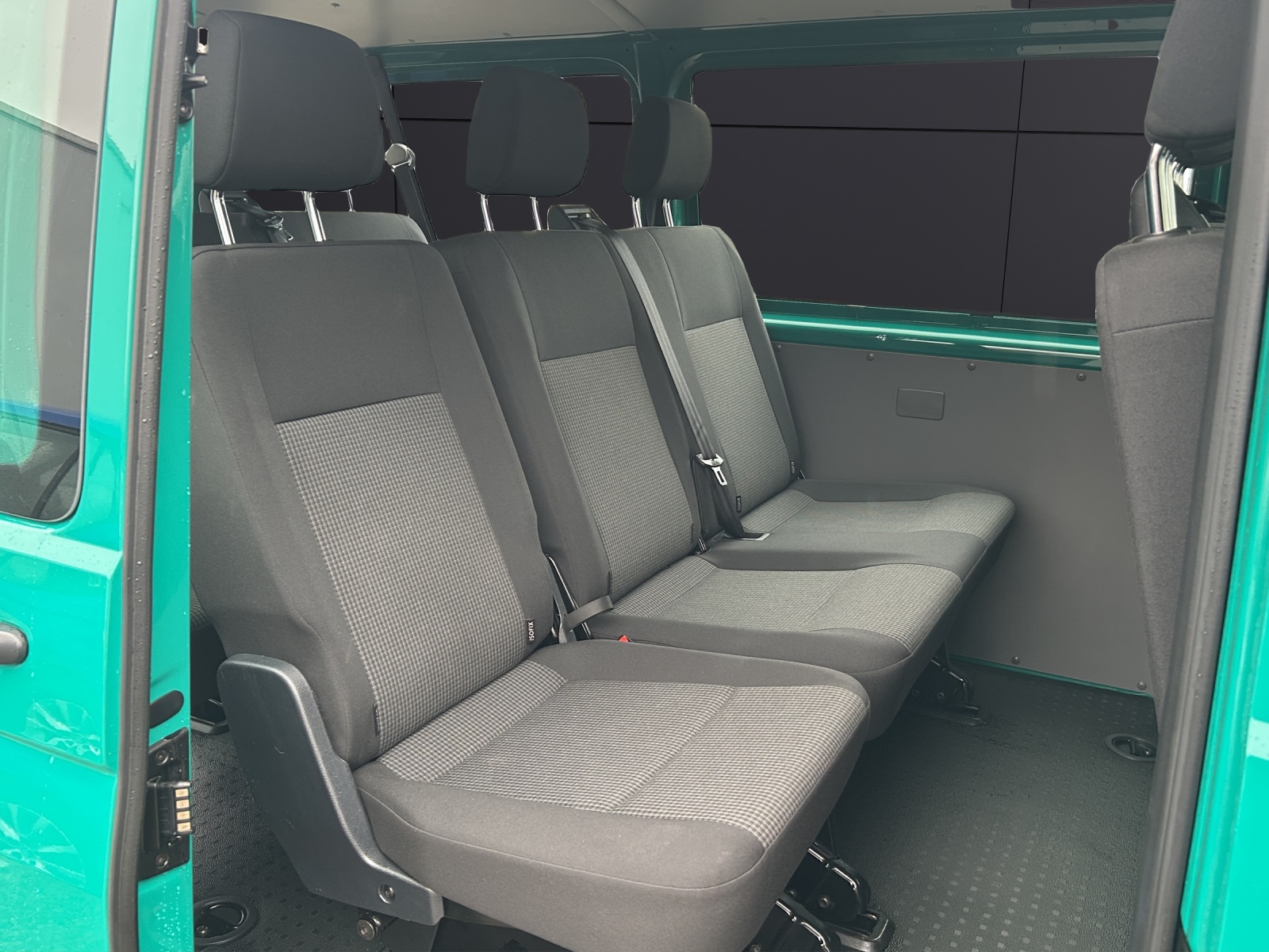 Fahrzeugabbildung Volkswagen T6 Kombi T6.1 TDI 9-Sitzer LR AHK PDC DAB+ Klima Start/Stop