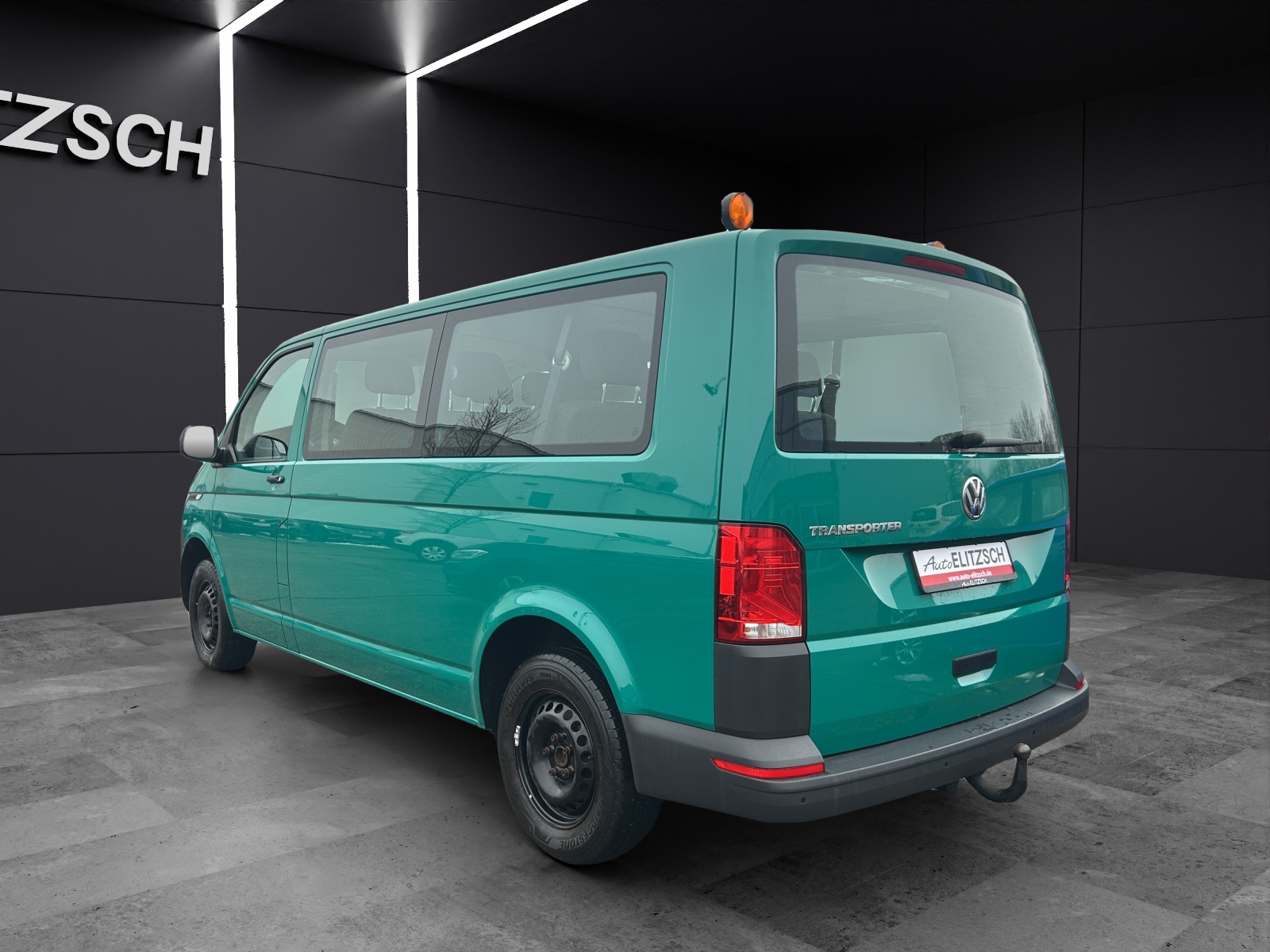 Fahrzeugabbildung Volkswagen T6 Kombi T6.1 TDI 9-Sitzer LR AHK PDC DAB+ Klima Start/Stop