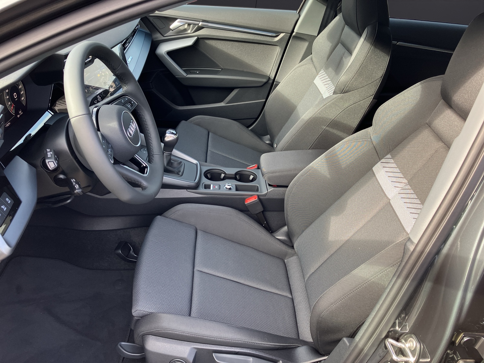 Fahrzeugabbildung Audi Audi A3 Sportback TFSI LED-Scheinw., Navi, Sportsitze, Vorb. AZV,