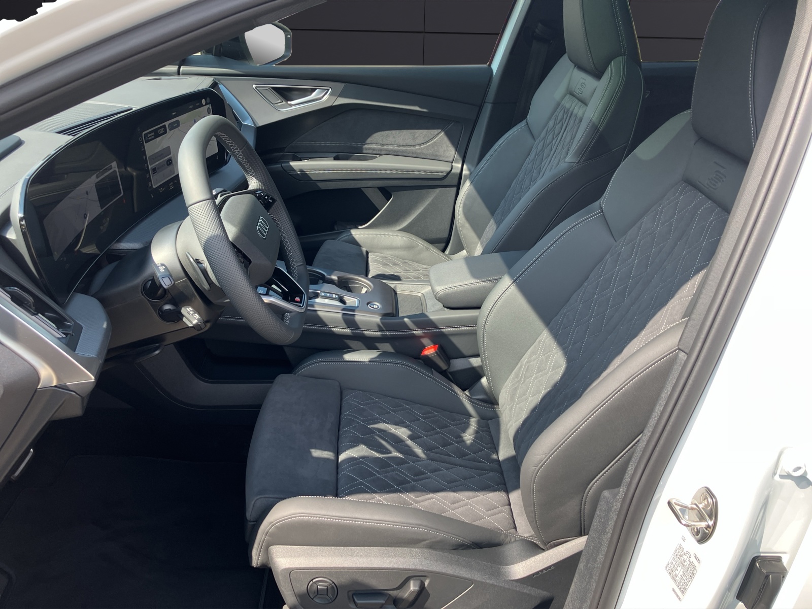Fahrzeugabbildung Audi Q4 e-tron Sportback 55 e-tron quattro basis LED MMI ACC DAB