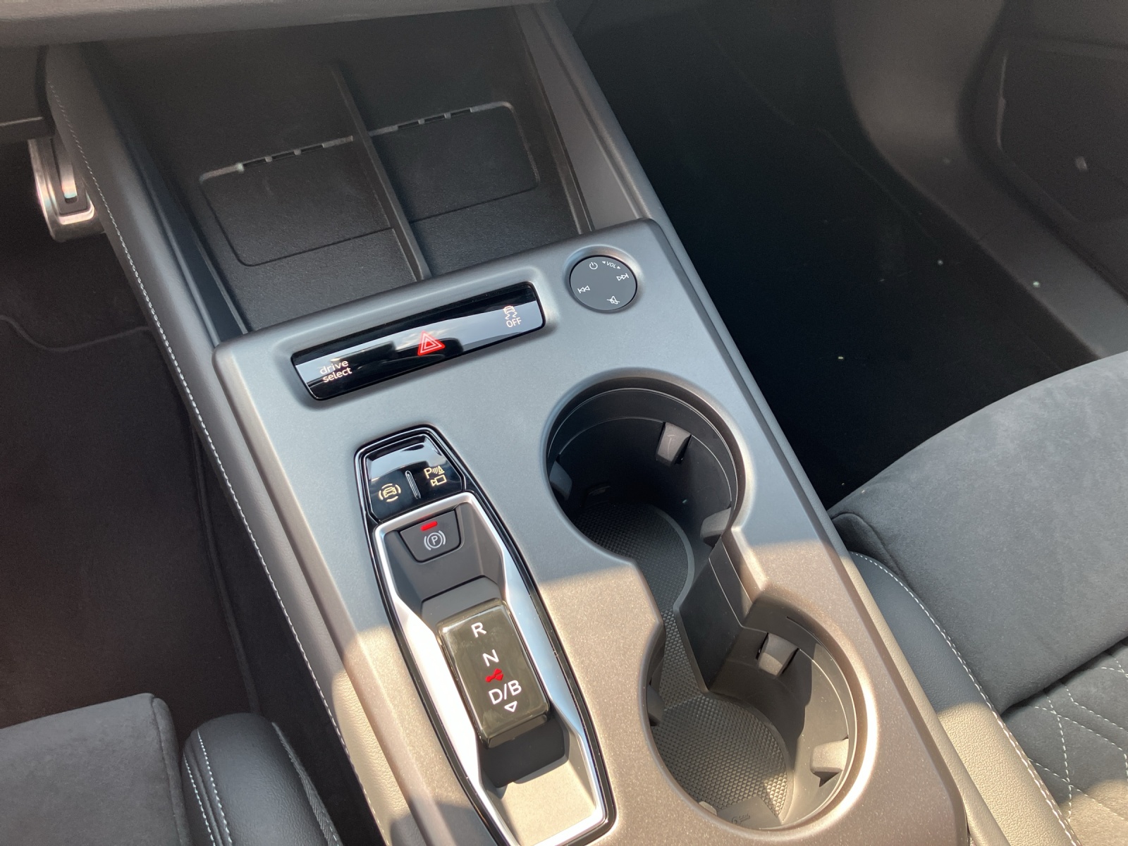Fahrzeugabbildung Audi Q4 e-tron Sportback 55 e-tron quattro basis LED MMI ACC DAB