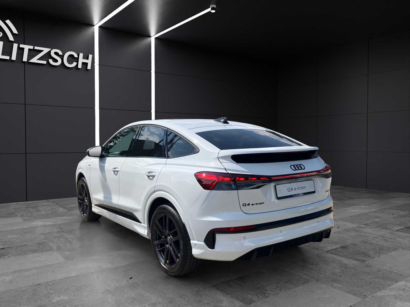 Fahrzeugabbildung Audi Q4 e-tron Sportback 55 e-tron quattro basis LED MMI ACC DAB