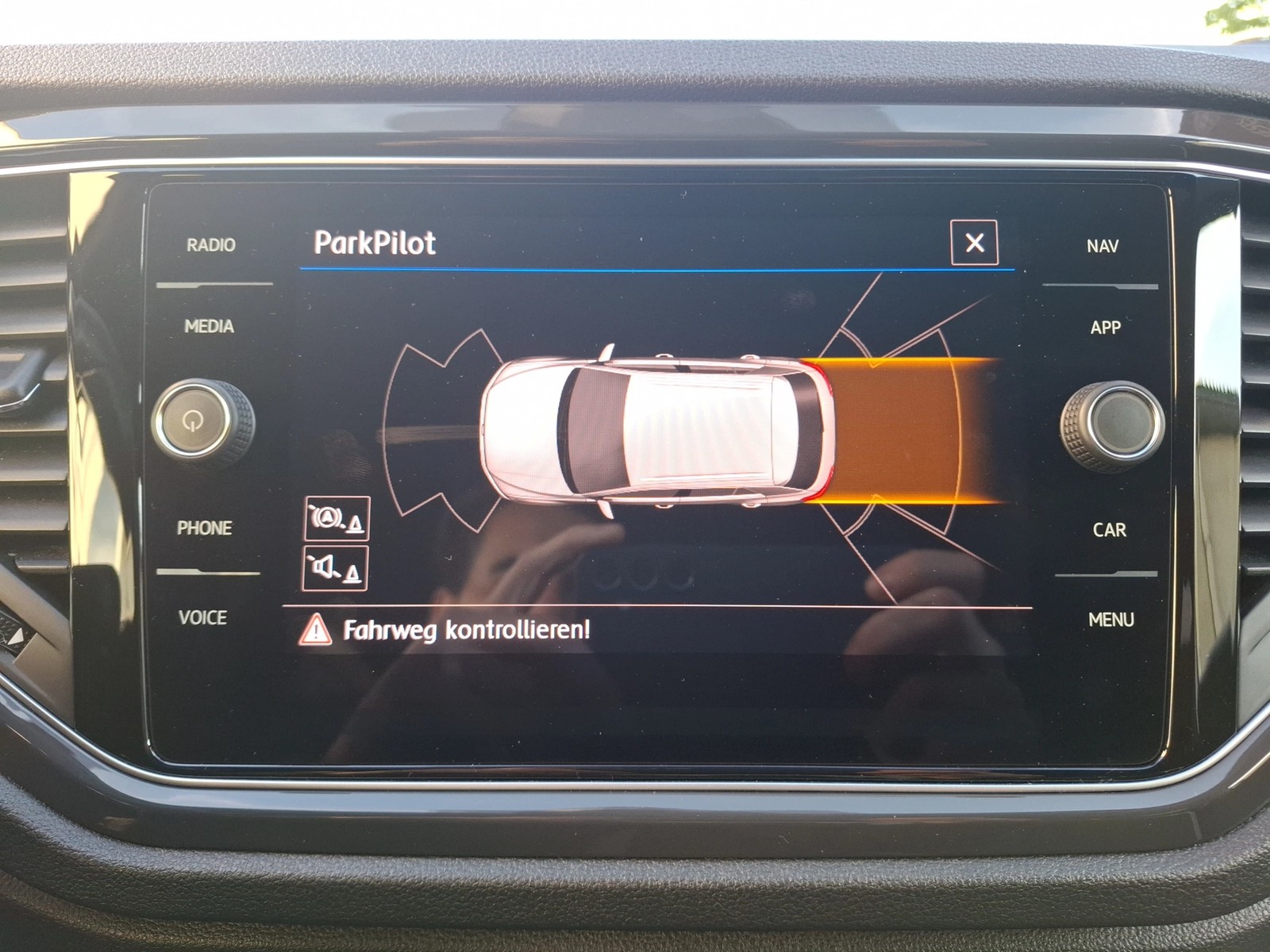 Fahrzeugabbildung Volkswagen T-Roc TSI Sport DSG 4M Standhzg. LED Navi ACC SHZ PDC