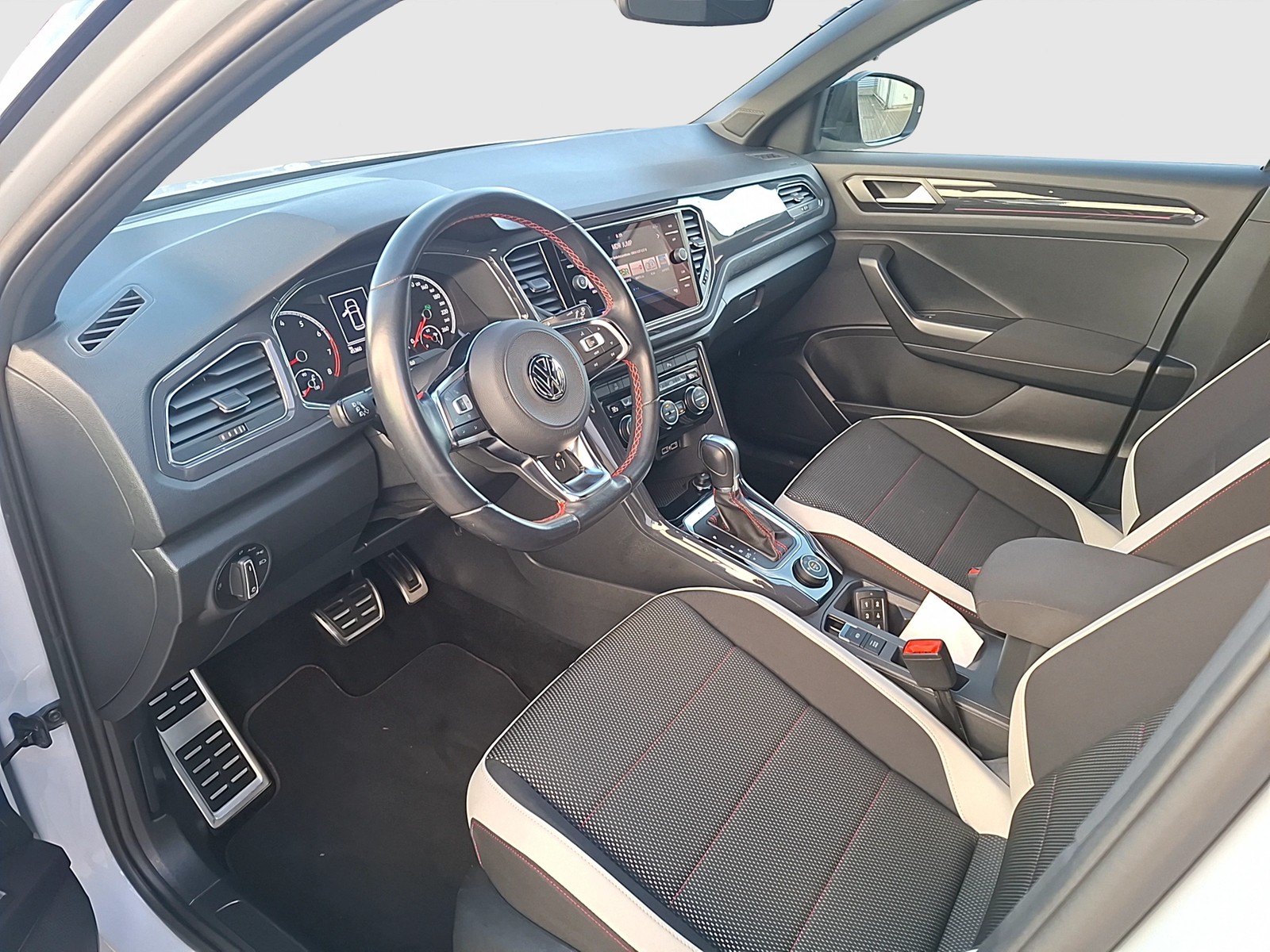 Fahrzeugabbildung Volkswagen T-Roc TSI Sport DSG 4M Standhzg. LED Navi ACC SHZ PDC