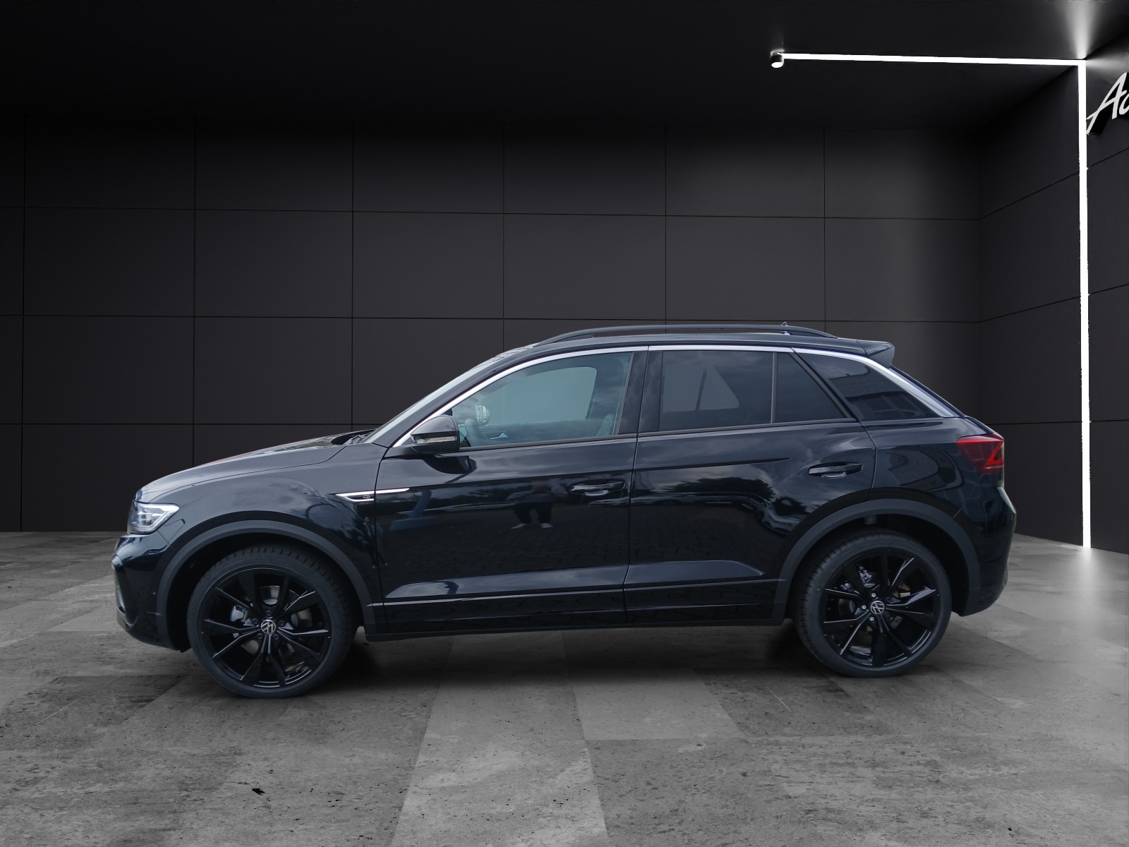 Fahrzeugabbildung Volkswagen T-Roc 1.5 TSI DSG R-Line LM IQ.DRIVE Sportlenkrad