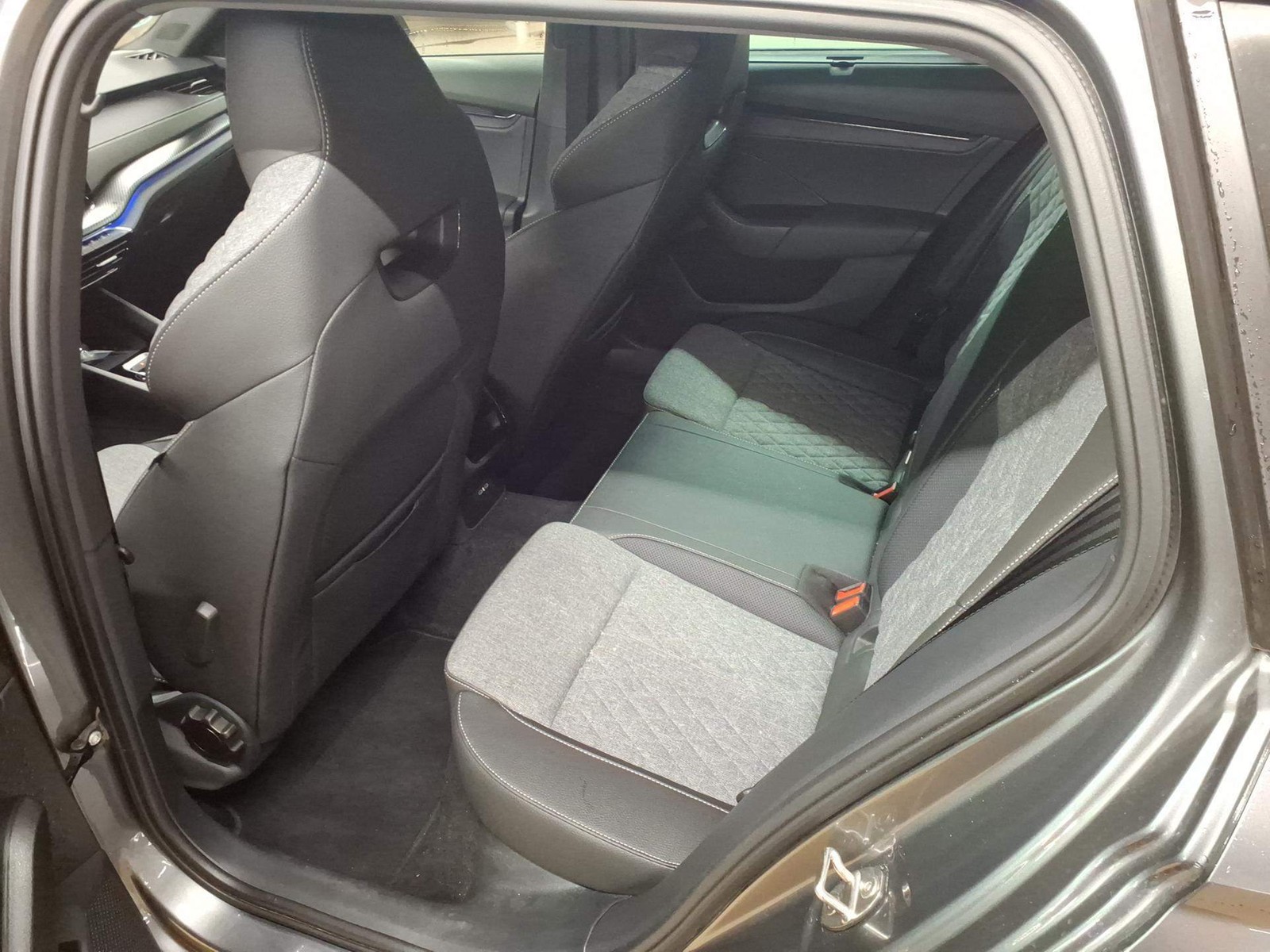 Fahrzeugabbildung SKODA Octavia Combi TDI Sportline DSG Matrix Navi HUD VC ACC 360° SH