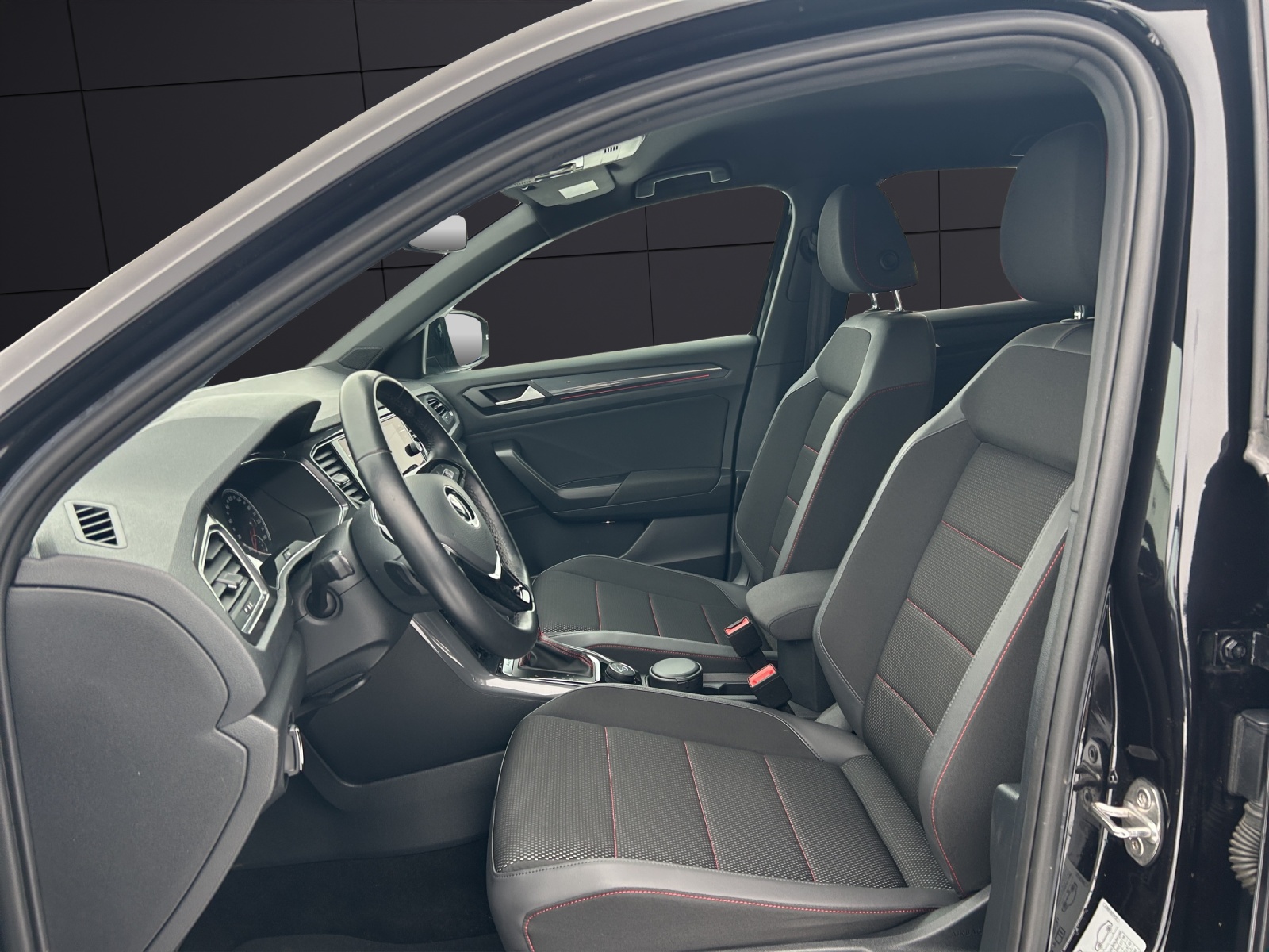 Fahrzeugabbildung Volkswagen T-Roc TSI Sport DSG 4M LED Navi ACC RFK SH