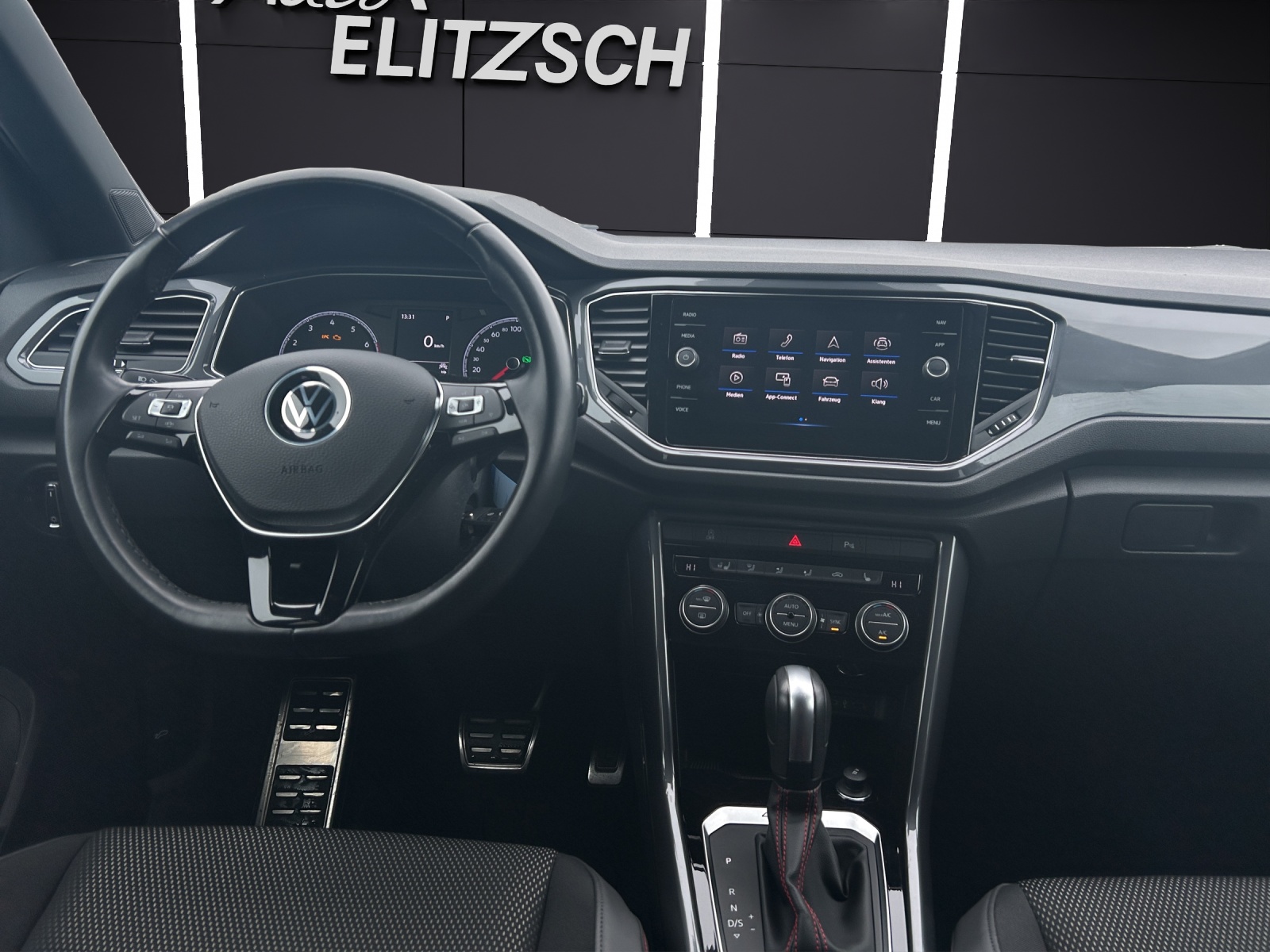 Fahrzeugabbildung Volkswagen T-Roc TSI Sport DSG 4M LED Navi ACC RFK SH