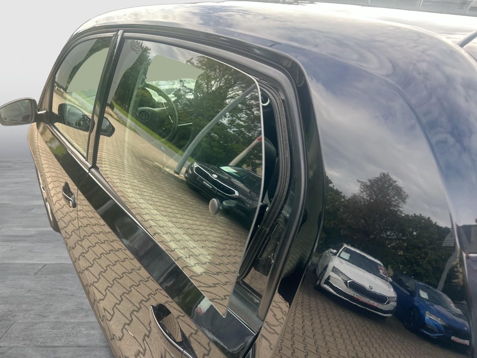 Fahrzeugabbildung Volkswagen up! 1.0 RFK NSW CLIMATIC SHZ GRA PDC