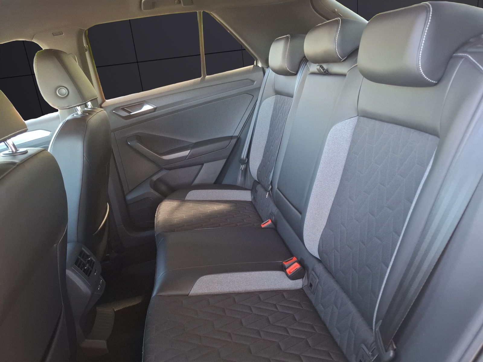 Fahrzeugabbildung Volkswagen T-Roc 2.0 lTDI DSG Goal WR