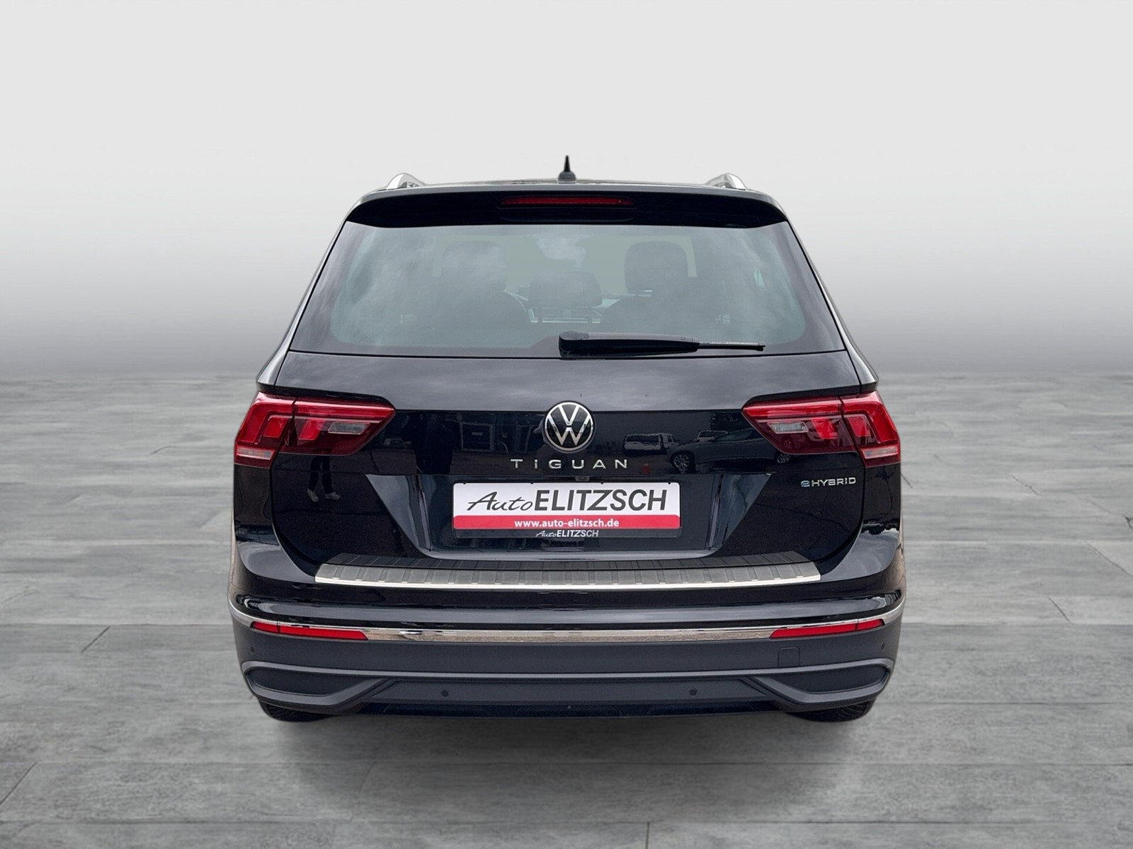 Fahrzeugabbildung Volkswagen Tiguan eHybrid Active DSG LED AHK NAvi HUD AID ACC RFK SH