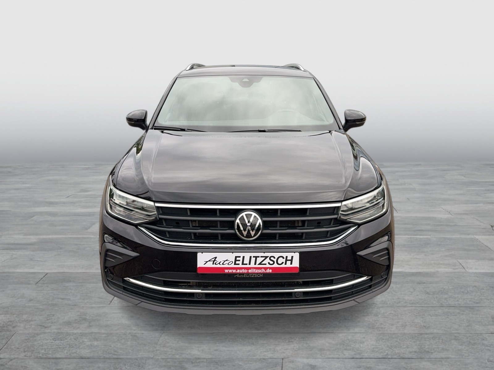 Fahrzeugabbildung Volkswagen Tiguan eHybrid Active DSG LED AHK NAvi HUD AID ACC RFK SH