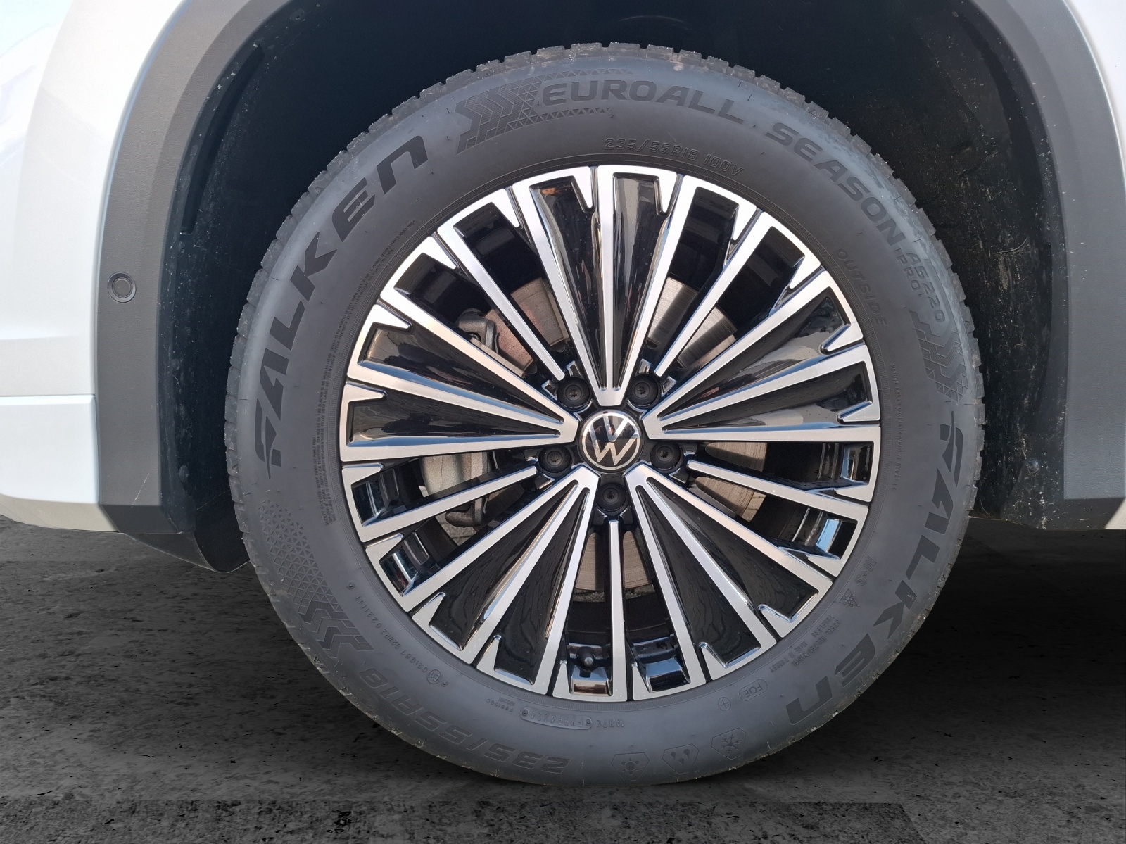 Fahrzeugabbildung Volkswagen Tayron TDI Life DSG 4M LED AHK Navi AID ACC RFK SH 18