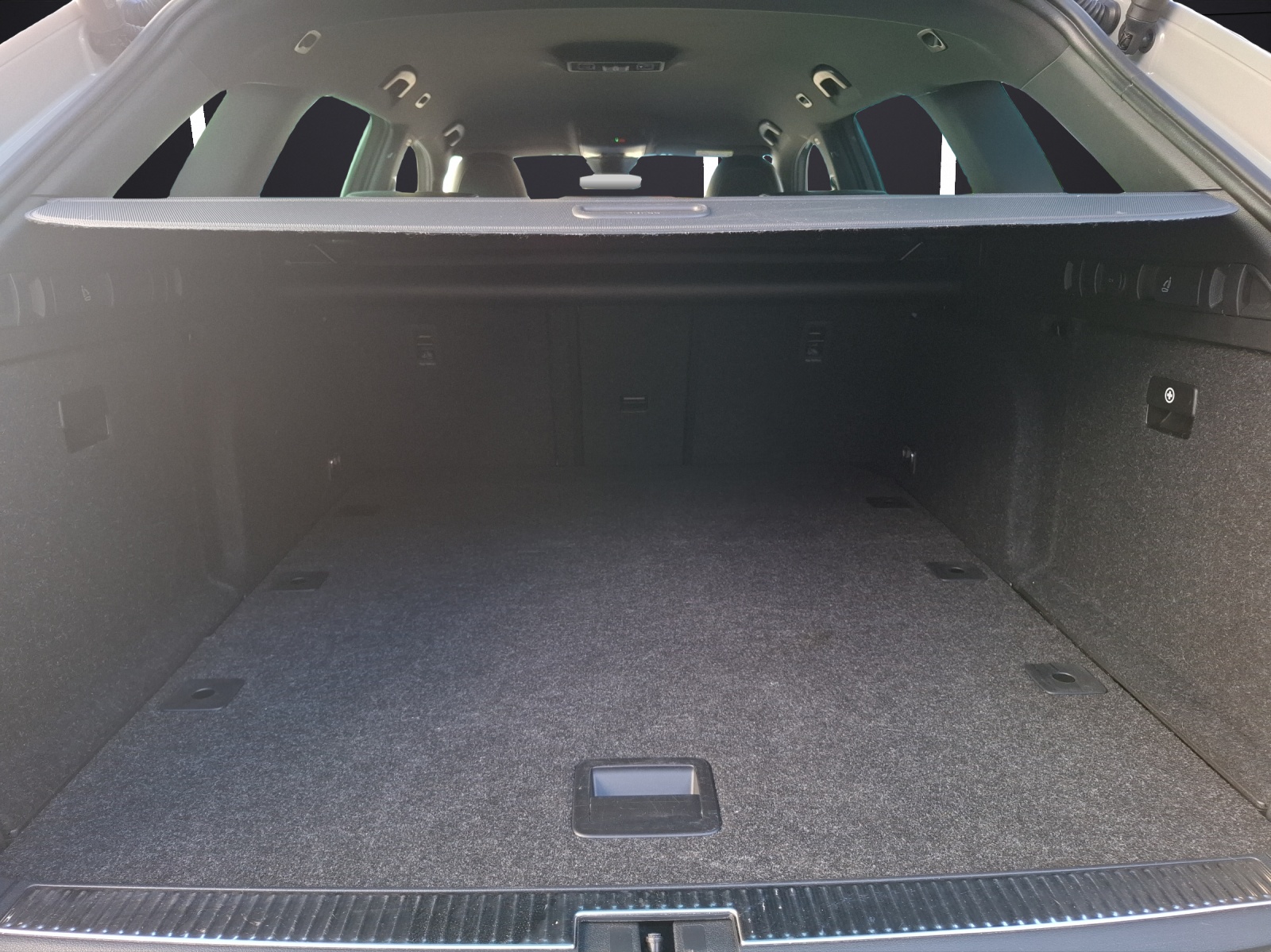 Fahrzeugabbildung SKODA Superb Combi TDI Sportline DSG Matrix Navi AID ACC SH 19