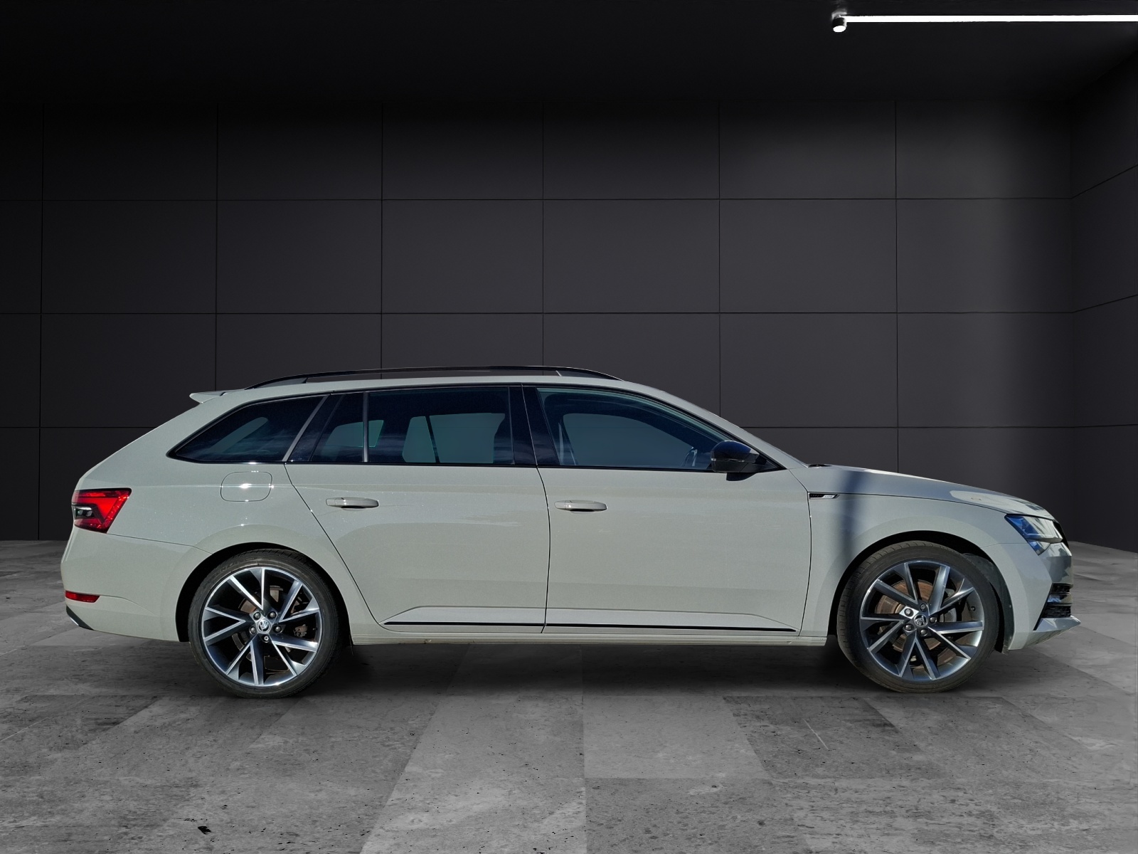 Fahrzeugabbildung SKODA Superb Combi TDI Sportline DSG Matrix Navi AID ACC SH 19