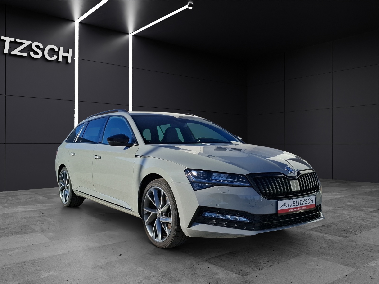 Fahrzeugabbildung SKODA Superb Combi TDI Sportline DSG Matrix Navi AID ACC SH 19
