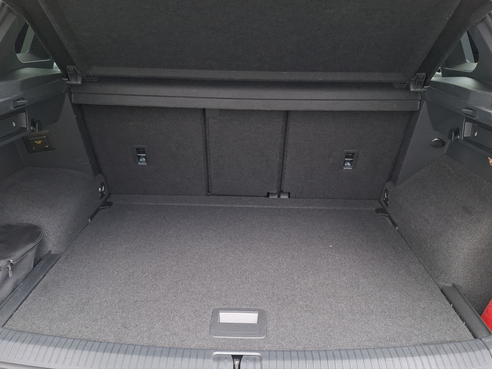Fahrzeugabbildung Volkswagen Tiguan TSI R-Line DSG 4M Matrix AHK Navi AID ACC RFK SH 19