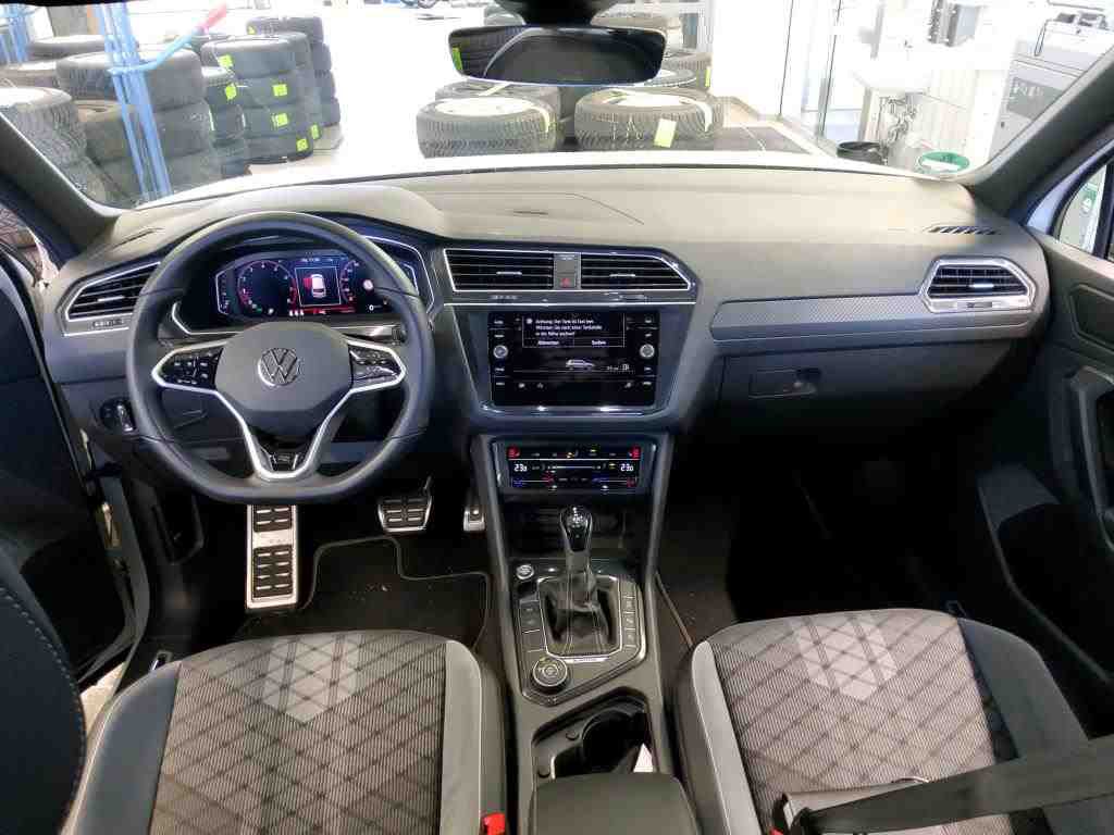 Fahrzeugabbildung Volkswagen Tiguan TSI R-Line DSG 4M Matrix AHK Navi AID ACC RFK SH 19