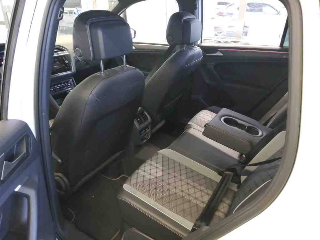 Fahrzeugabbildung Volkswagen Tiguan TSI R-Line DSG 4M Matrix AHK Navi AID ACC RFK SH 19