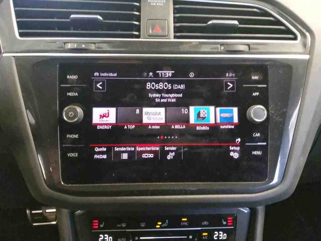 Fahrzeugabbildung Volkswagen Tiguan TSI R-Line DSG 4M Matrix AHK Navi AID ACC RFK SH 19