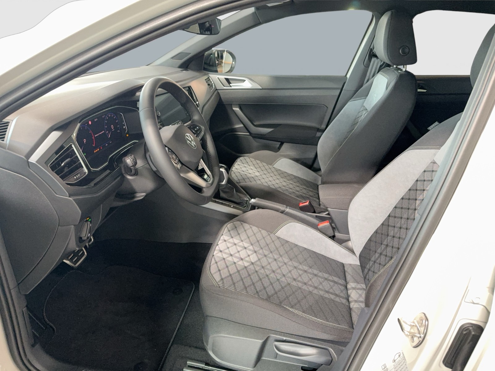 Fahrzeugabbildung Volkswagen Taigo R-Line DSG IQ-LED NAVI RearView