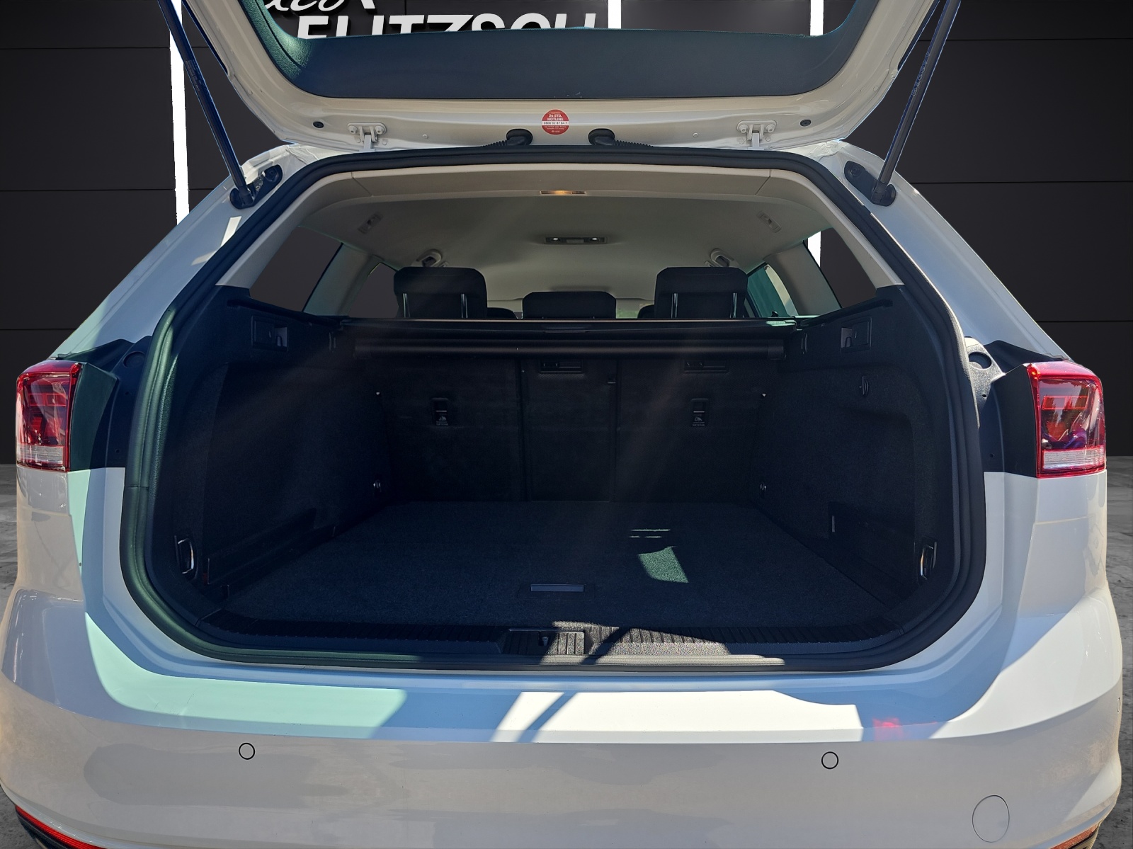 Fahrzeugabbildung Volkswagen Passat Variant Business TDI DSG LED ACC SHZ RearView WeConnect Navi
