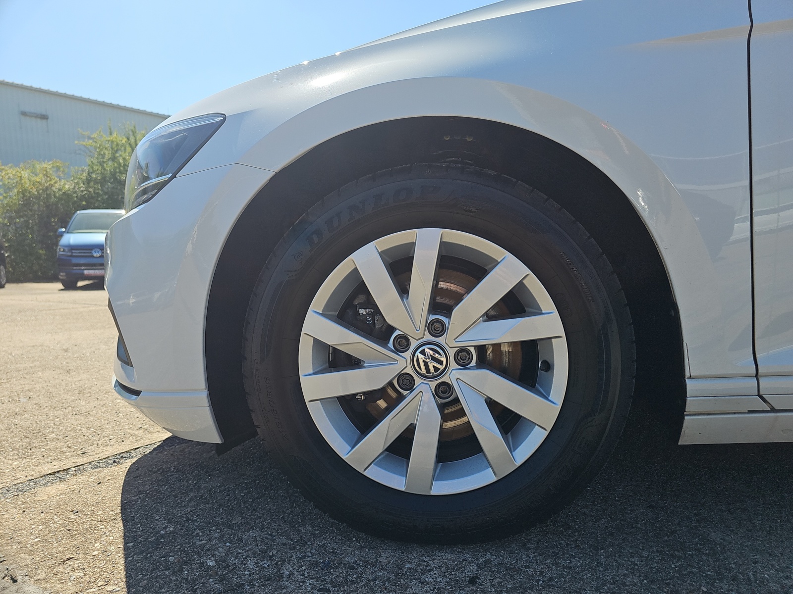 Fahrzeugabbildung Volkswagen Passat Variant Business TDI DSG LED ACC SHZ RearView WeConnect Navi