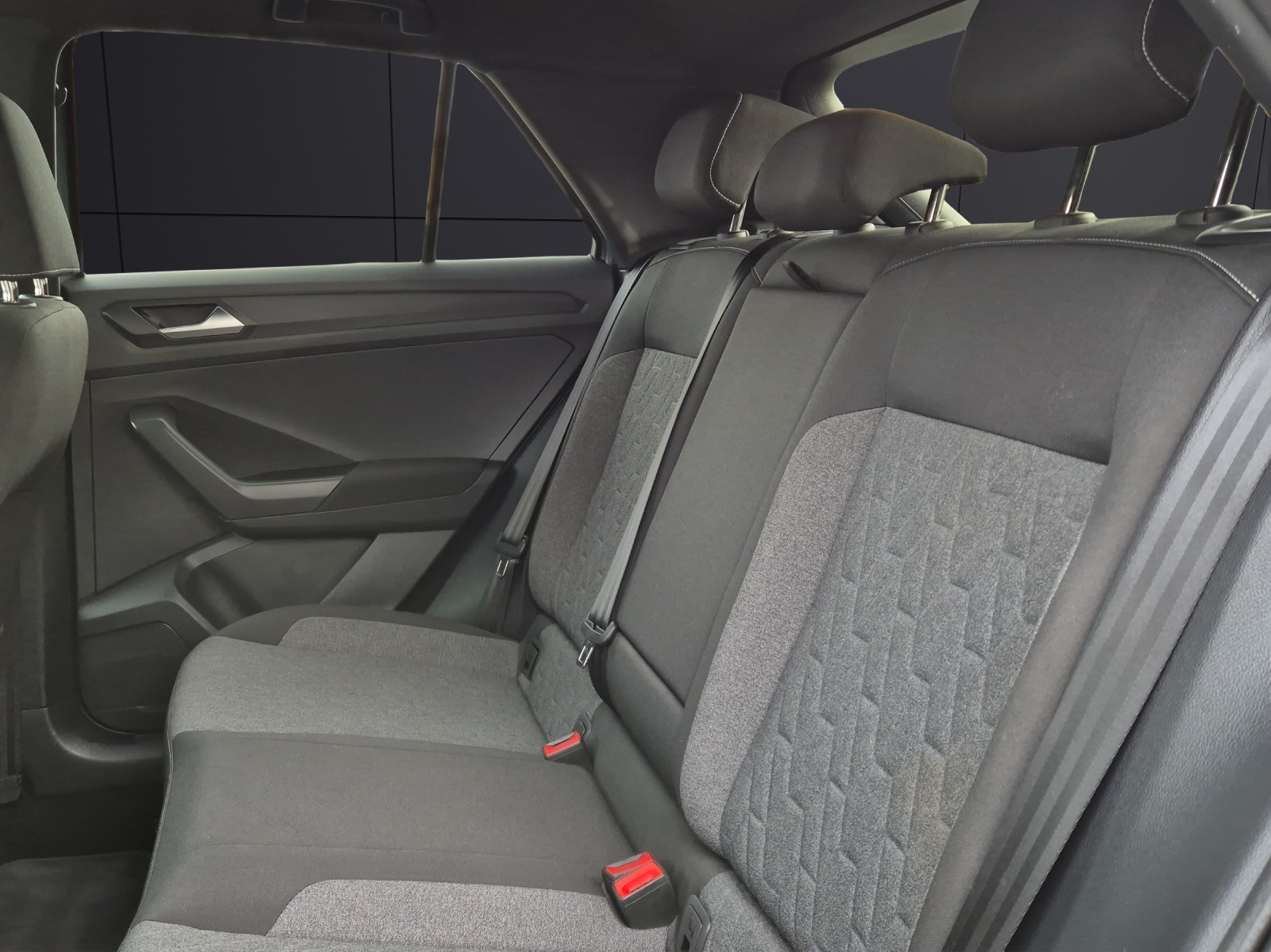 Fahrzeugabbildung Volkswagen T-Roc TSI Move DSG Matrix Navi AID ACC RFK SH