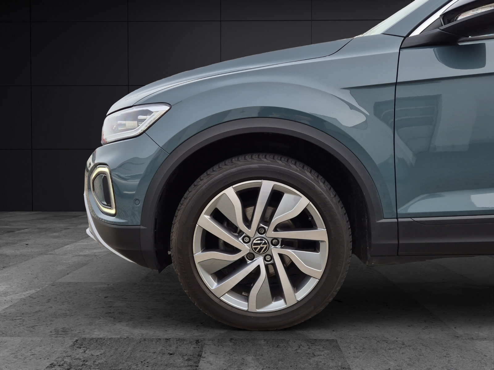 Fahrzeugabbildung Volkswagen T-Roc TSI Move DSG Matrix Navi AID ACC RFK SH