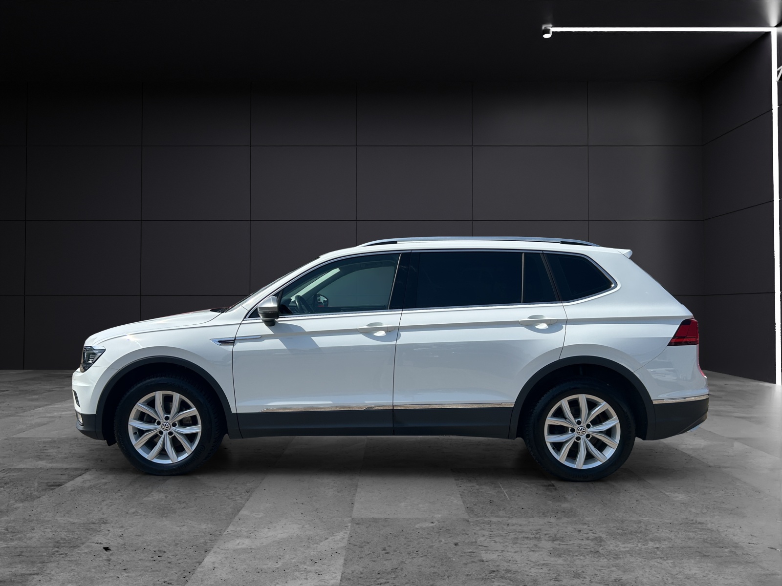 Fahrzeugabbildung Volkswagen Tiguan Allspace TSI Highline DSG LED Navi ACC AID SHZ App-Connect
