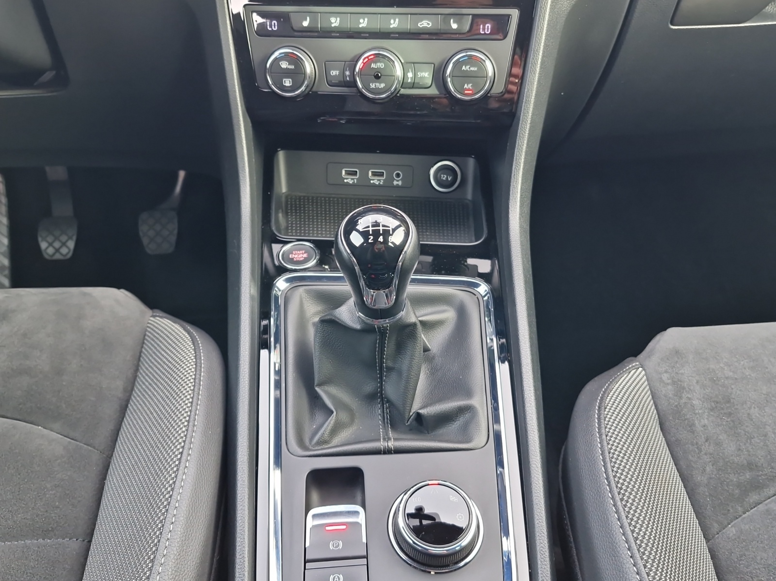 Fahrzeugabbildung SEAT Ateca Xcellence 1.4 TSI KAMERA LED SITZHEIZUNG