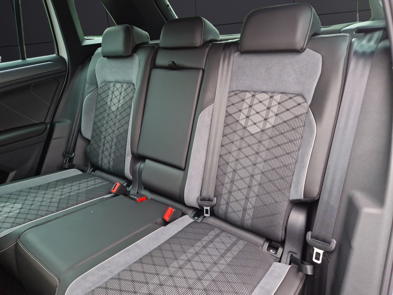 Fahrzeugabbildung Volkswagen Tiguan R-Line