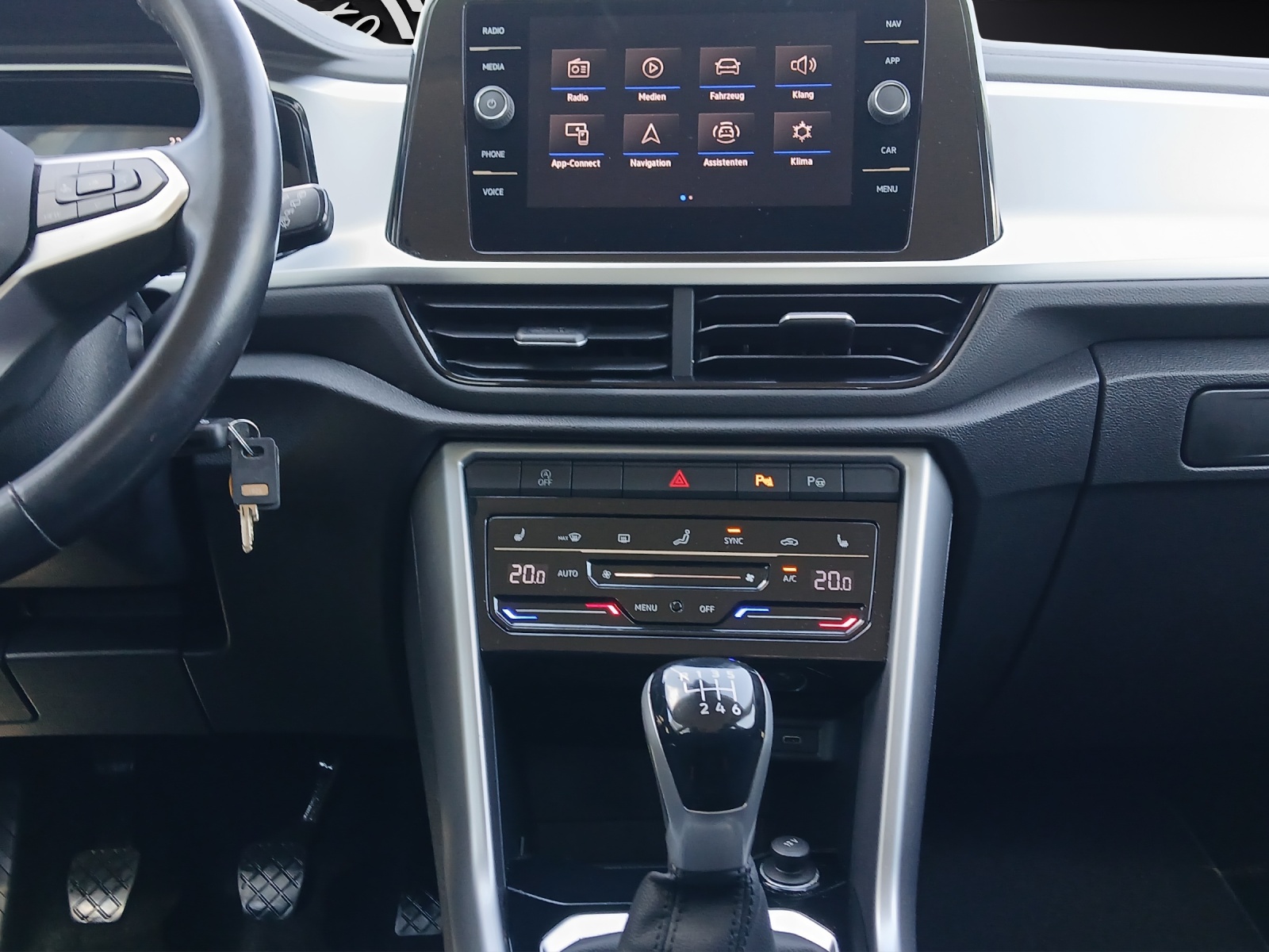 Fahrzeugabbildung Volkswagen T-Roc TSI Life LED CarPlay AID GRA SHZ Park-Assist