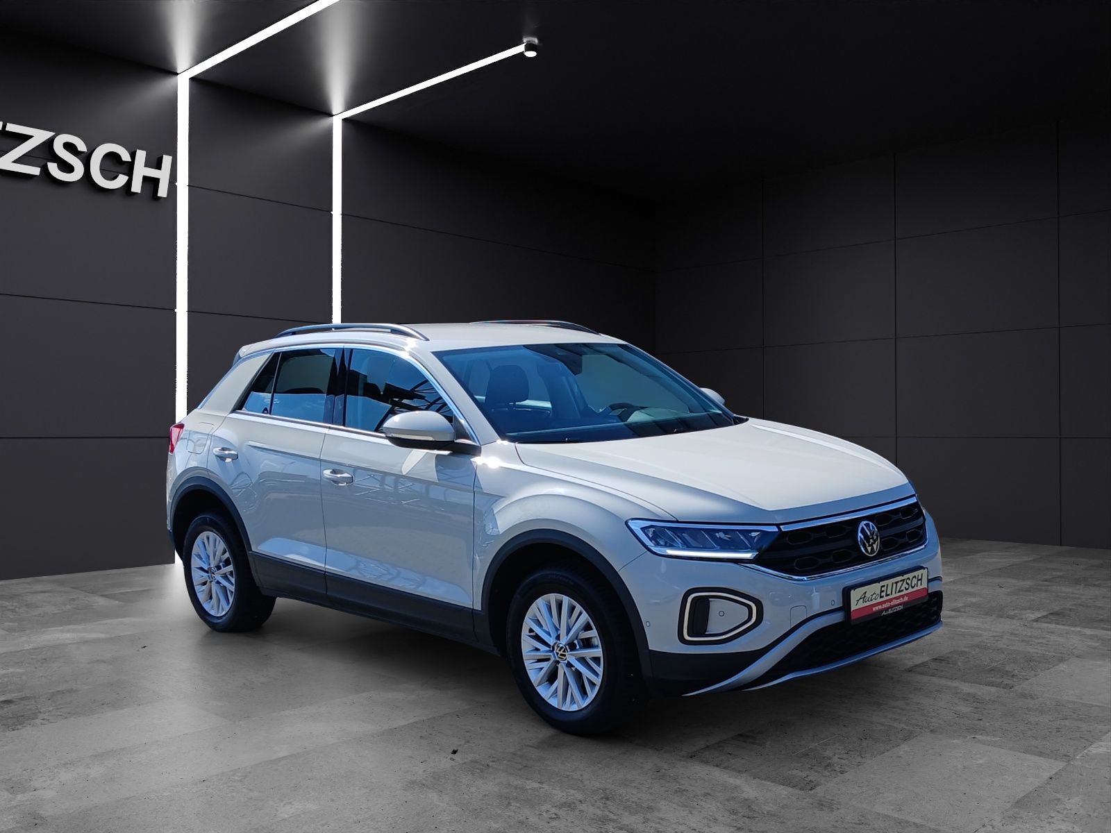 Fahrzeugabbildung Volkswagen T-Roc TSI Life LED CarPlay AID GRA SHZ Park-Assist