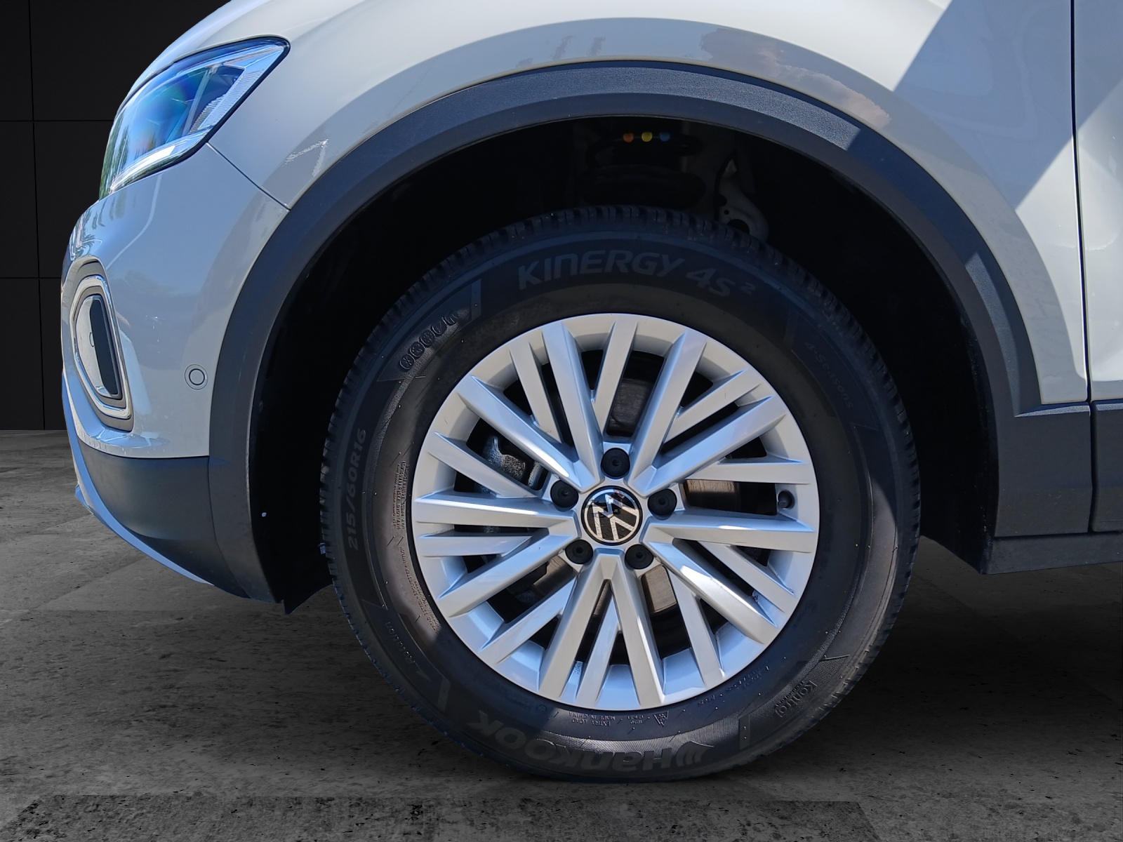 Fahrzeugabbildung Volkswagen T-Roc TSI Life LED CarPlay AID GRA SHZ Park-Assist