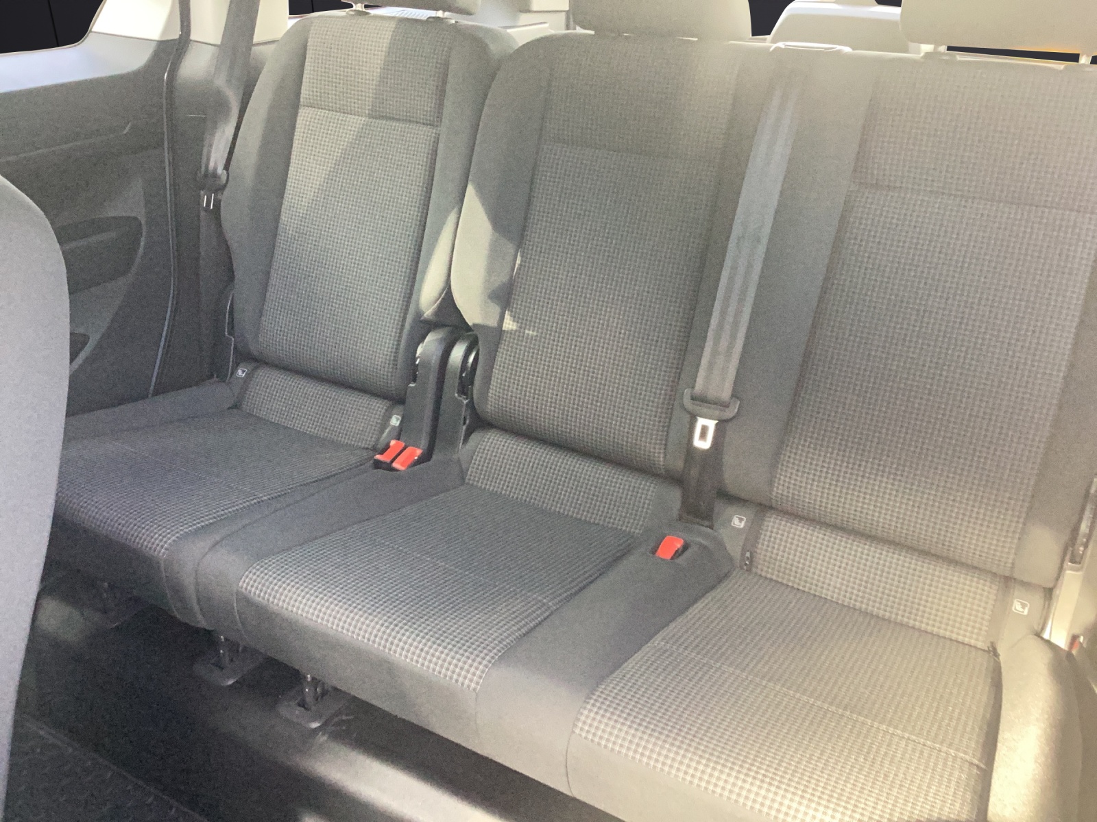 Fahrzeugabbildung Volkswagen Caddy Kombi TSI LED AHZV KLIMA elektr. FH DAB+