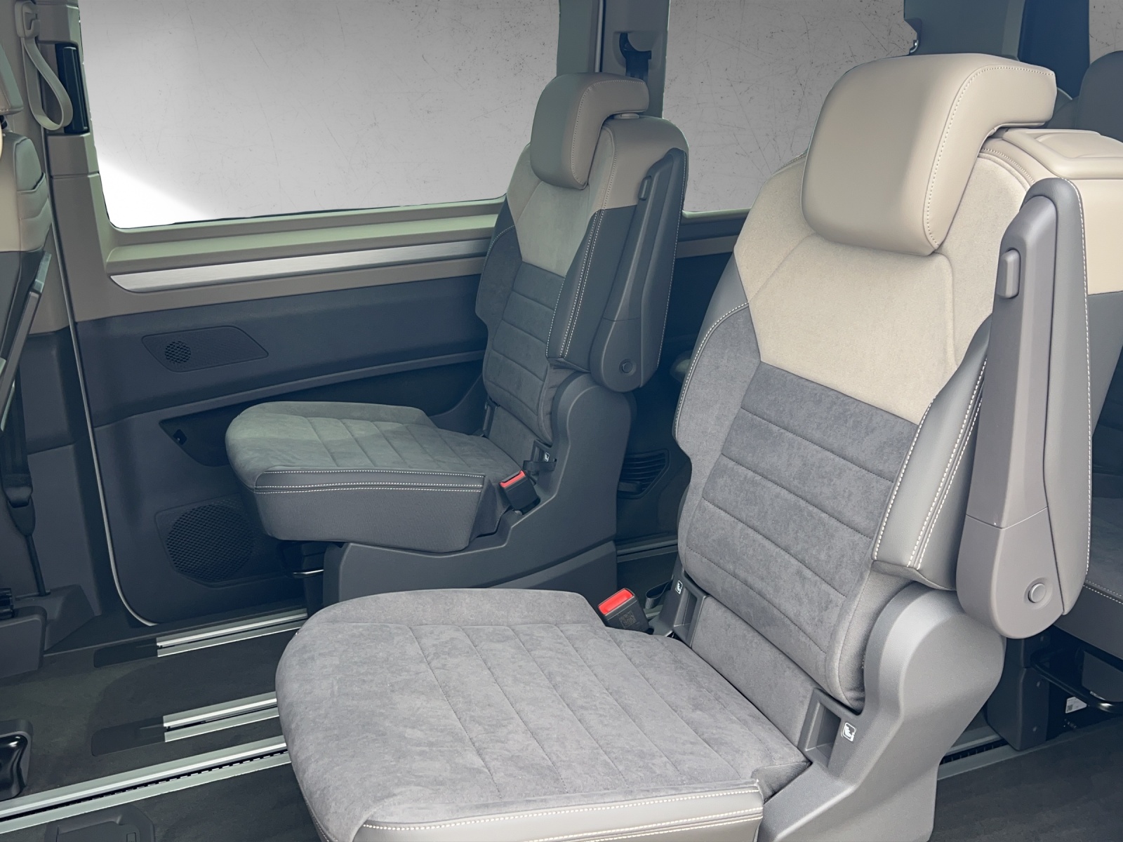 Fahrzeugabbildung Volkswagen T7 Multivan TDI Life AHK NAVI ACC RFK