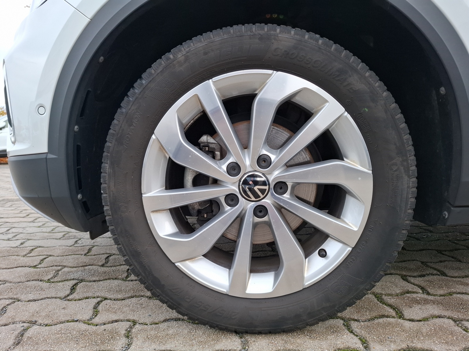 Fahrzeugabbildung Volkswagen T-Roc TSI Style DSG LED Navi AID ACC RFK SH