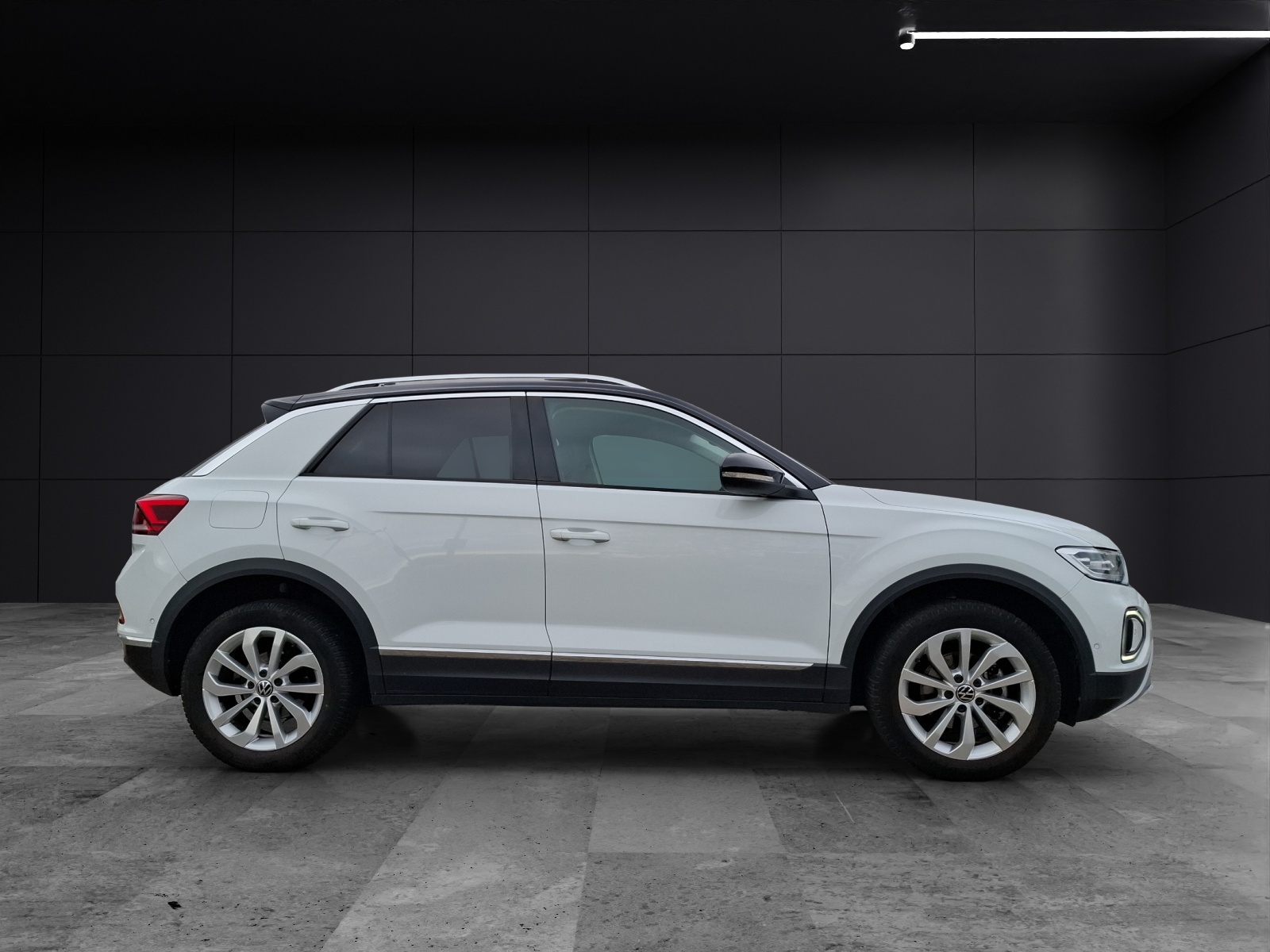 Fahrzeugabbildung Volkswagen T-Roc TSI Style DSG LED Navi AID ACC RFK SH