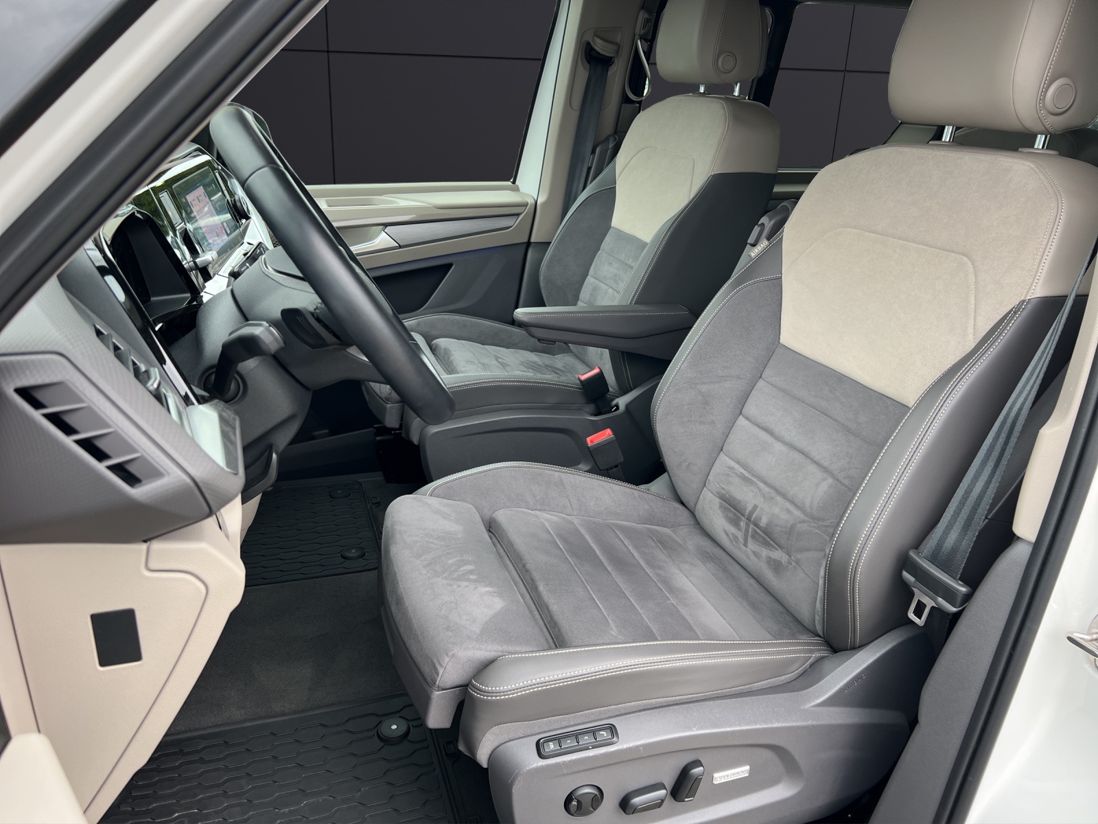 Fahrzeugabbildung Volkswagen T7 Multivan Style DSG TSI IQ-LED AHK H&K