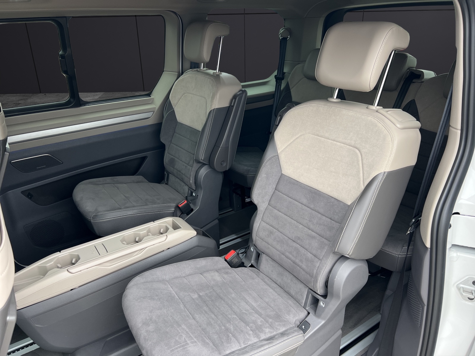 Fahrzeugabbildung Volkswagen T7 Multivan Style DSG TSI IQ-LED AHK H&K