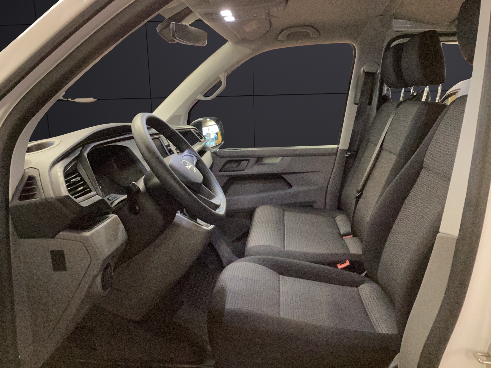 Fahrzeugabbildung Volkswagen T6 Kombi T6.1 TDI 9-Sitzer KLIMA PDC DAB