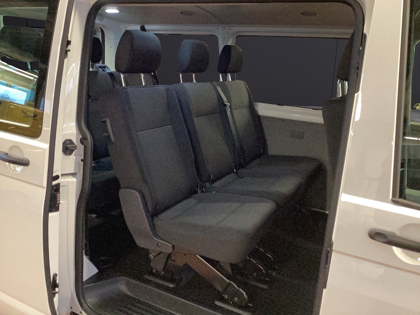 Fahrzeugabbildung Volkswagen T6 Kombi T6.1 TDI 9-Sitzer KLIMA PDC DAB
