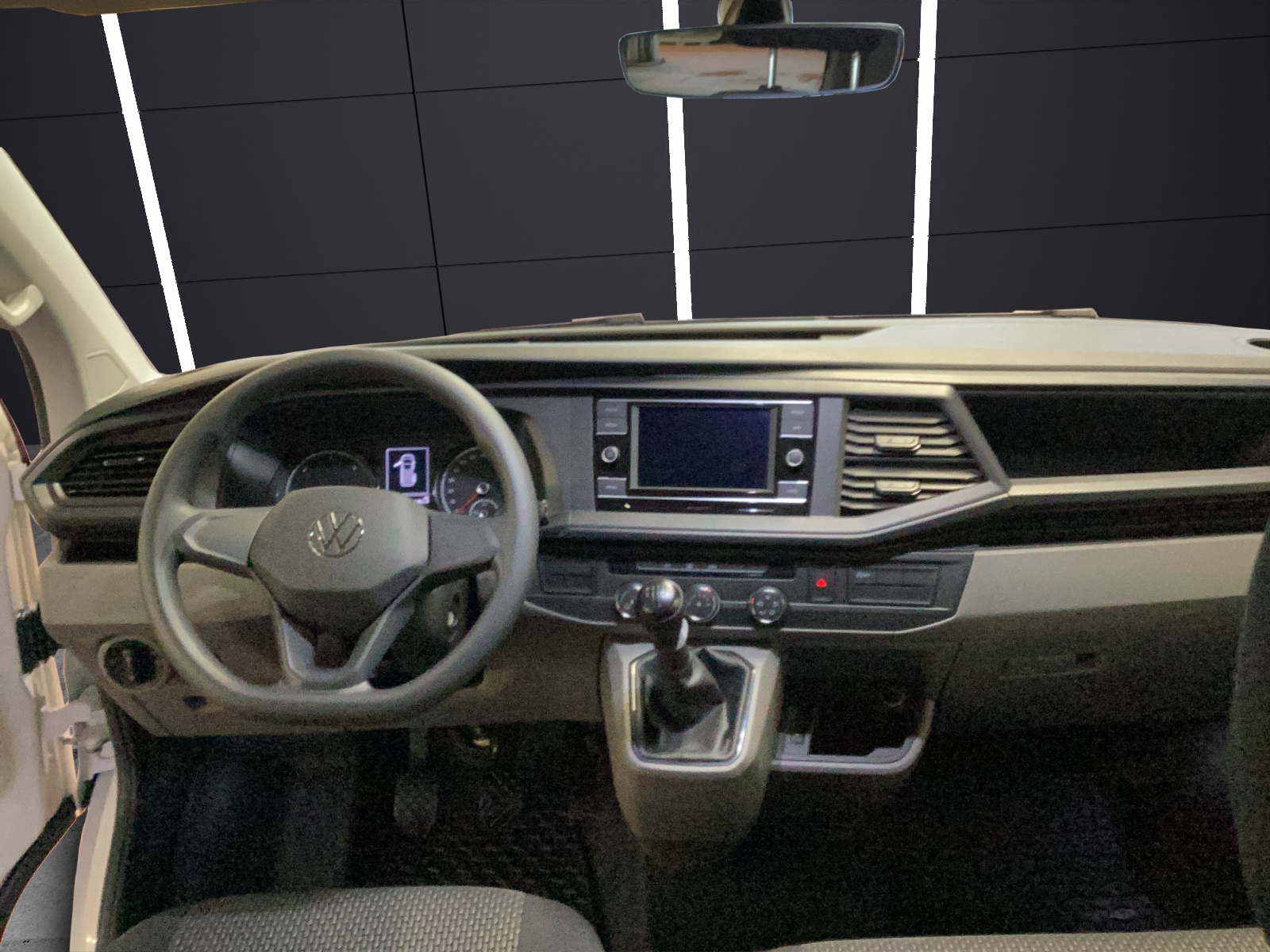Fahrzeugabbildung Volkswagen T6 Kombi T6.1 TDI 9-Sitzer KLIMA PDC DAB