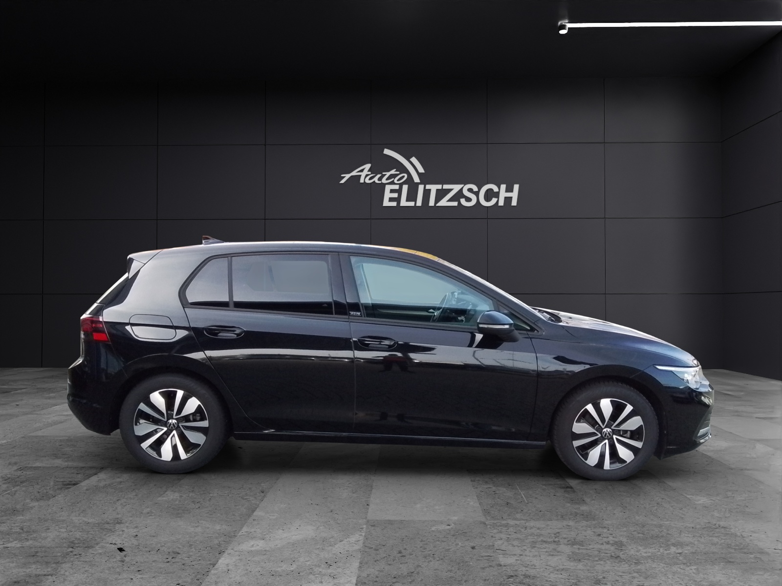 Fahrzeugabbildung Volkswagen Golf VIII TDI DSG AHK PANO RFK HuD ACC LED AID NAVI