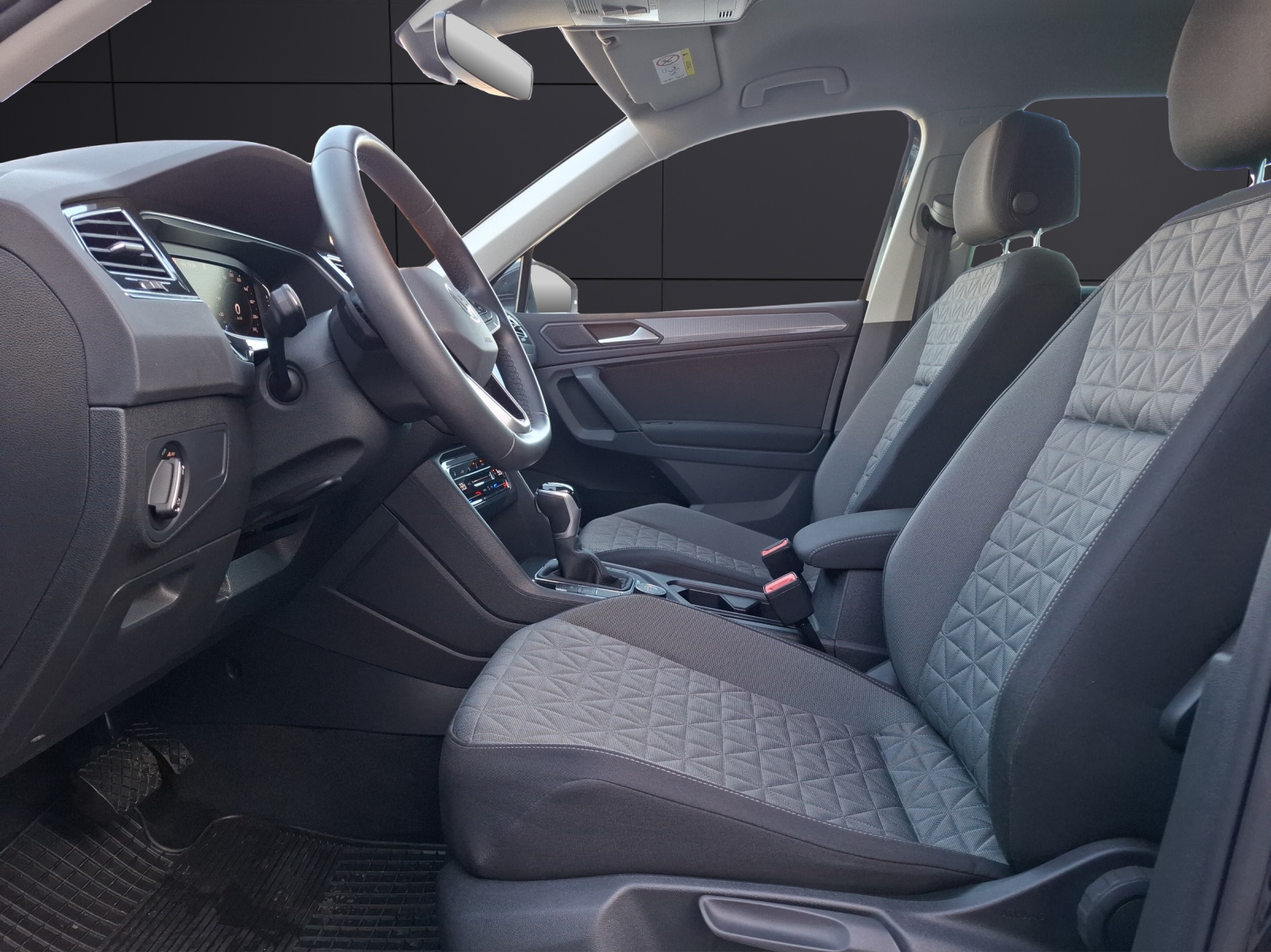 Fahrzeugabbildung Volkswagen Tiguan TSI Life DSG 4M LED Navi AID ACC SH 18