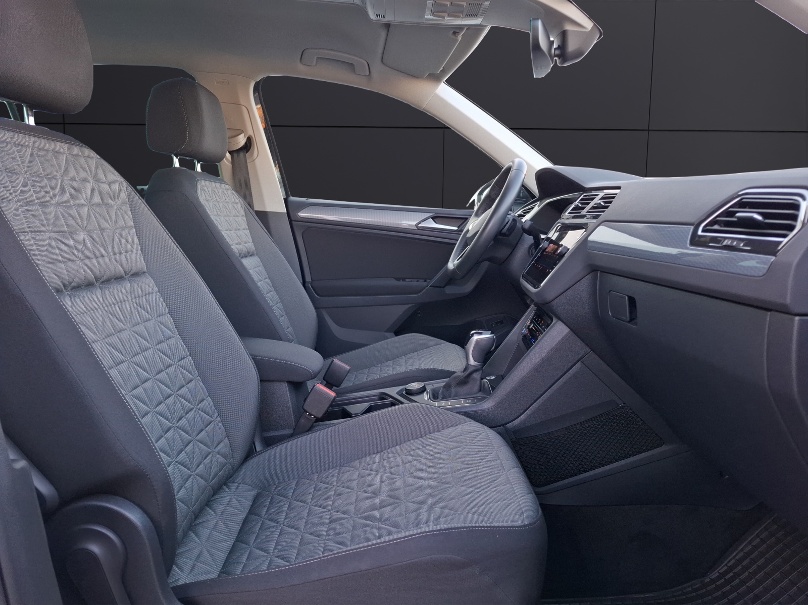 Fahrzeugabbildung Volkswagen Tiguan TSI Life DSG 4M LED Navi AID ACC SH 18