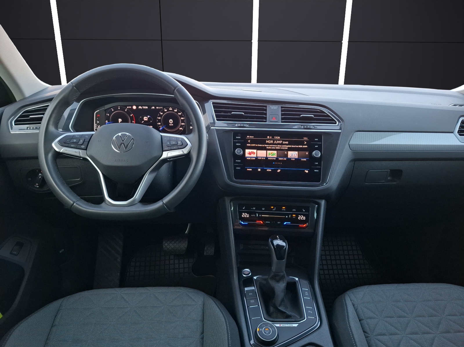 Fahrzeugabbildung Volkswagen Tiguan TSI Life DSG 4M LED Navi AID ACC SH 18